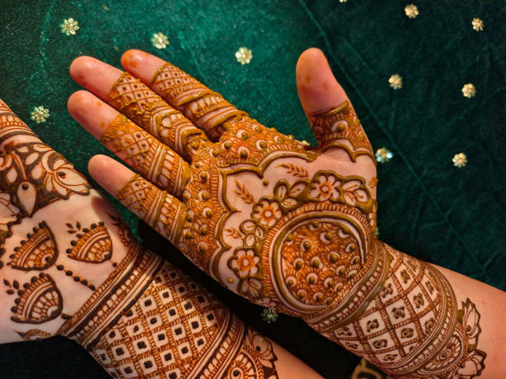 Henna Tattoo for Women in Nashville – Elegant, Timeless, and Trendy
